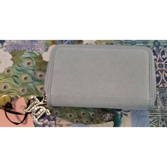 NWT~JUICY COUTURE Rhinestone Denim Take the Lead Multi Compartment Bifold Wallet - Picture 2 of 4